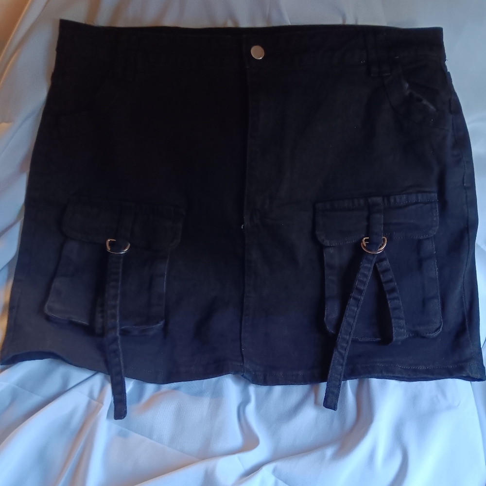 Black Mini Skirt with Pockets 3X